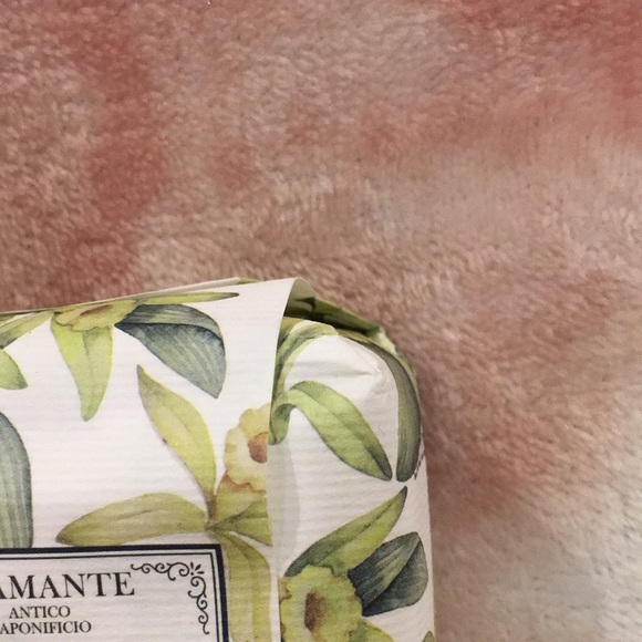 Diamante Vanilla Scented Tripple Milled Vegitable Soap Made in Italy NWT 9.1 oz - Picture 9 of 15